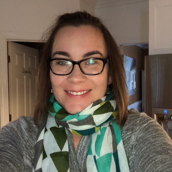 Meet your Posher, Michelle (AKA CobblerMama) - Picture 1 of 1